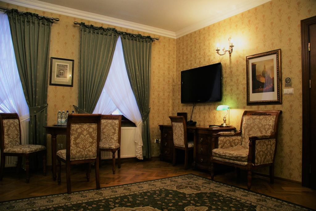Hotel Sarmata Zespol Dworski サンドミエシュ 部屋 写真